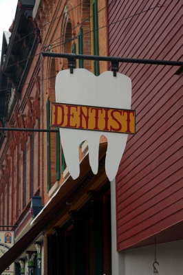 Tooth Dental Sign